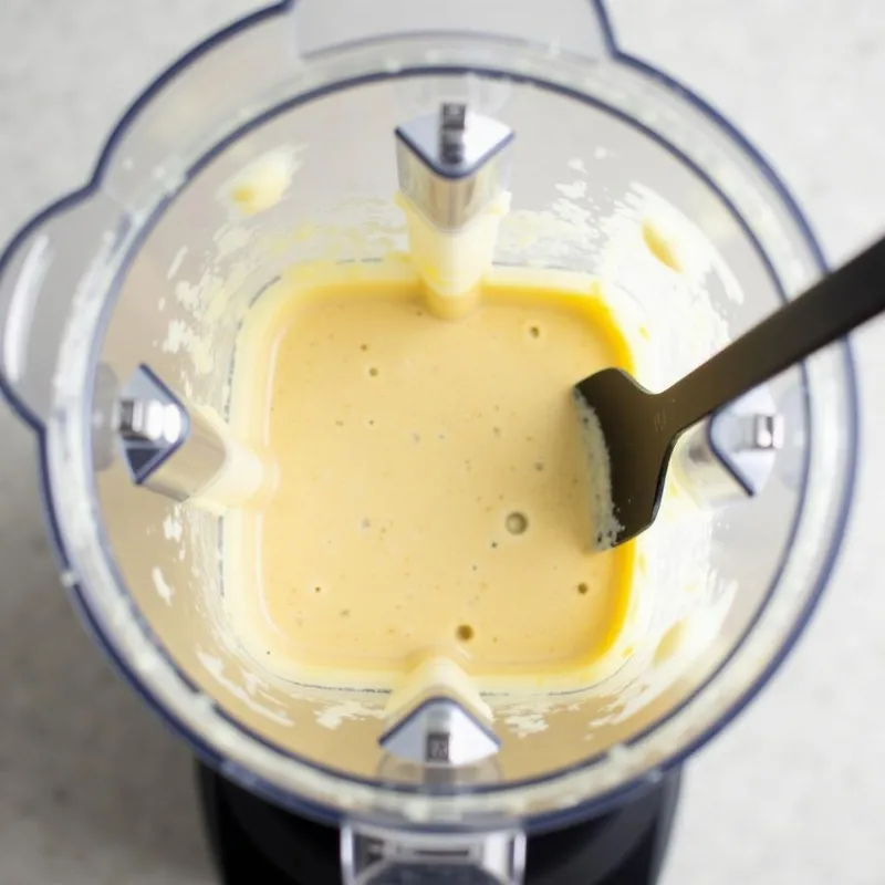 Blending vegan alfredo sauce