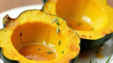 Roasted acorn squash halves